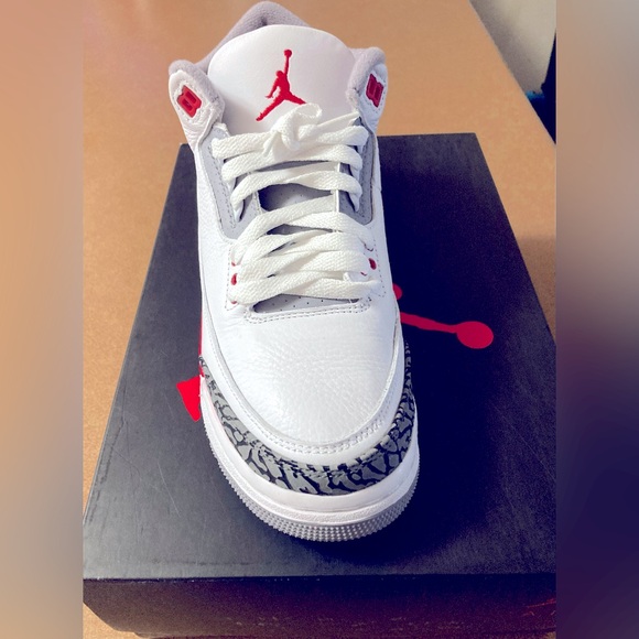 AIR Jordan 3 Retro (GS) - Picture 2 of 6